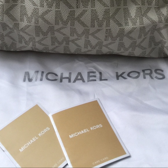 Michael Kors Signature backpack w dust bag & tags! - Picture 4 of 8